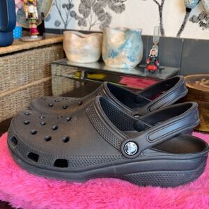 EUC CROCS black Classic Clogs SIZE MEN’S 8 SIZE WOMEN’S 10